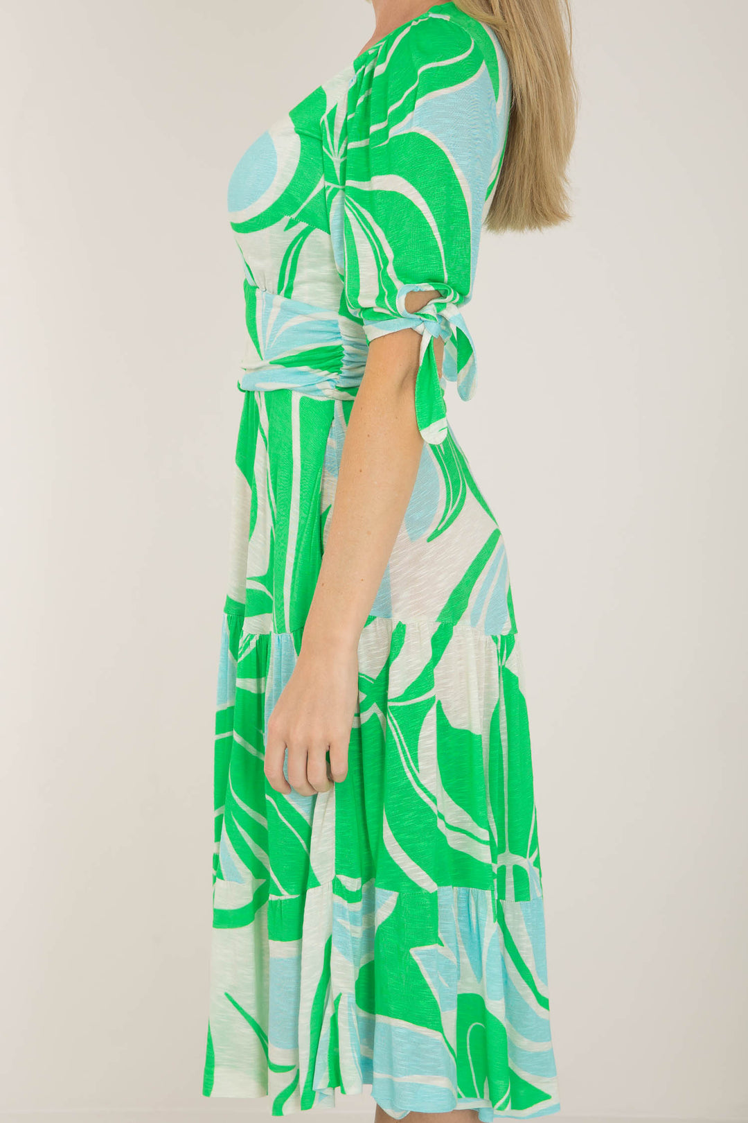 Flowy short jersey dress - Green - Mönstrad knälång trikåklänning