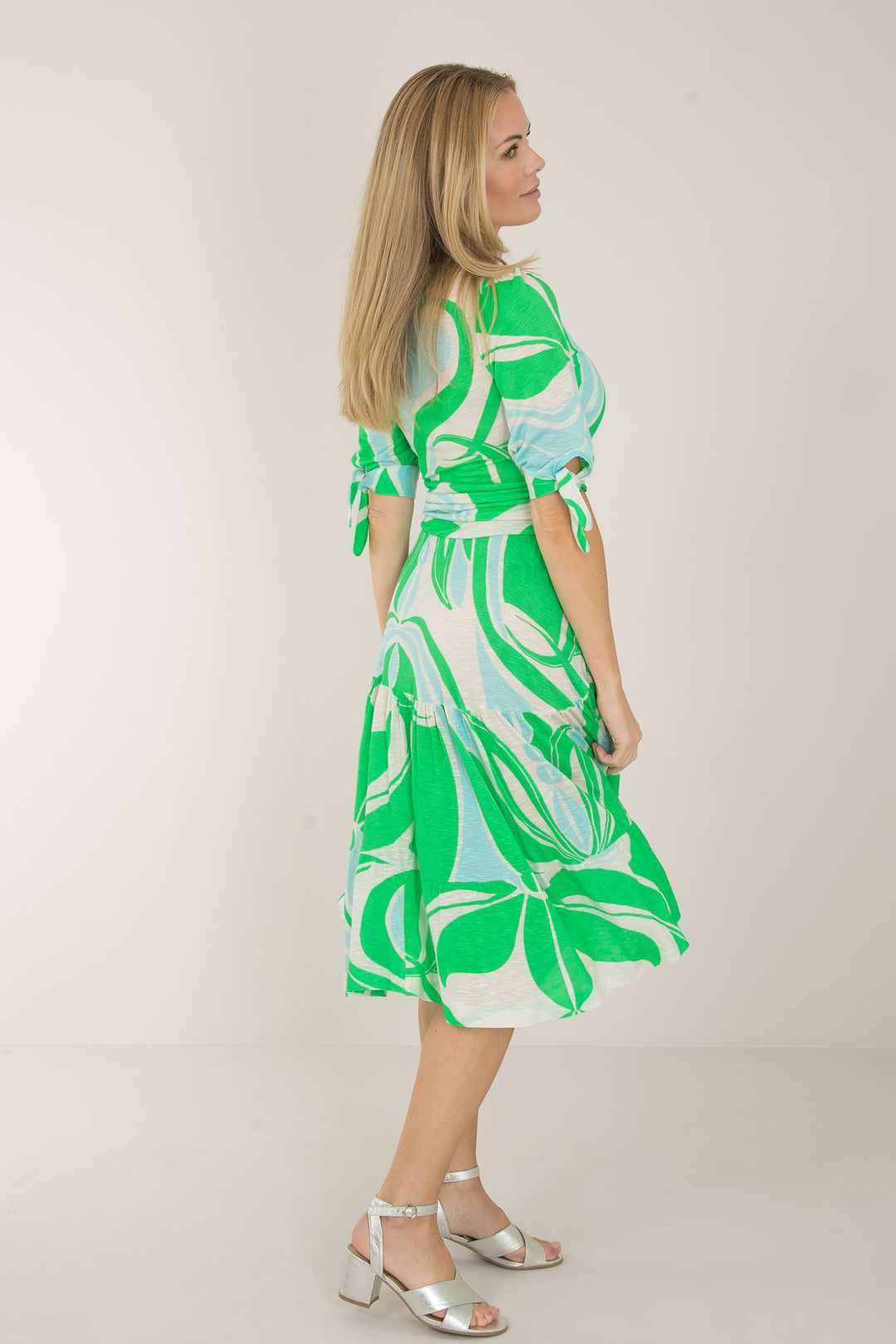 Flowy short jersey dress - Green - Mönstrad knälång trikåklänning