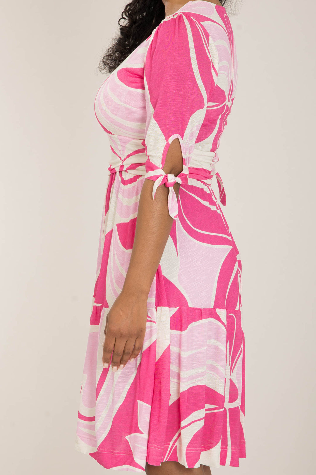 Flowy short jersey dress - Pink - Mönstrad knälång trikåklänning