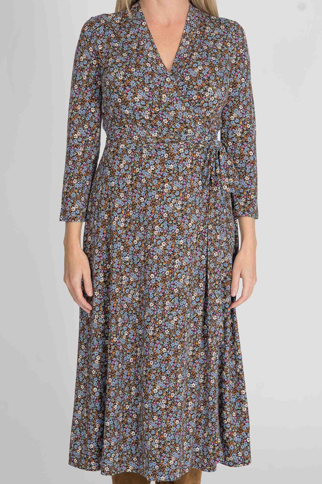 Bestie printed midi wrap jersey dress - Brown flowers - Vadlång omlottklänning i trikå