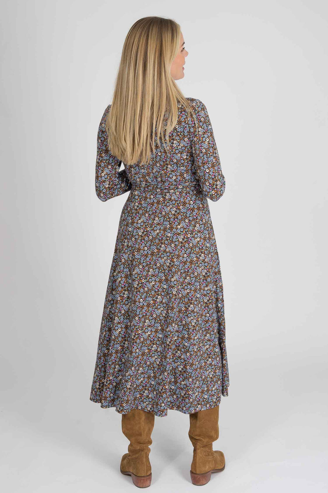 Bestie printed midi wrap jersey dress - Brown flowers - Vadlång omlottklänning i trikå