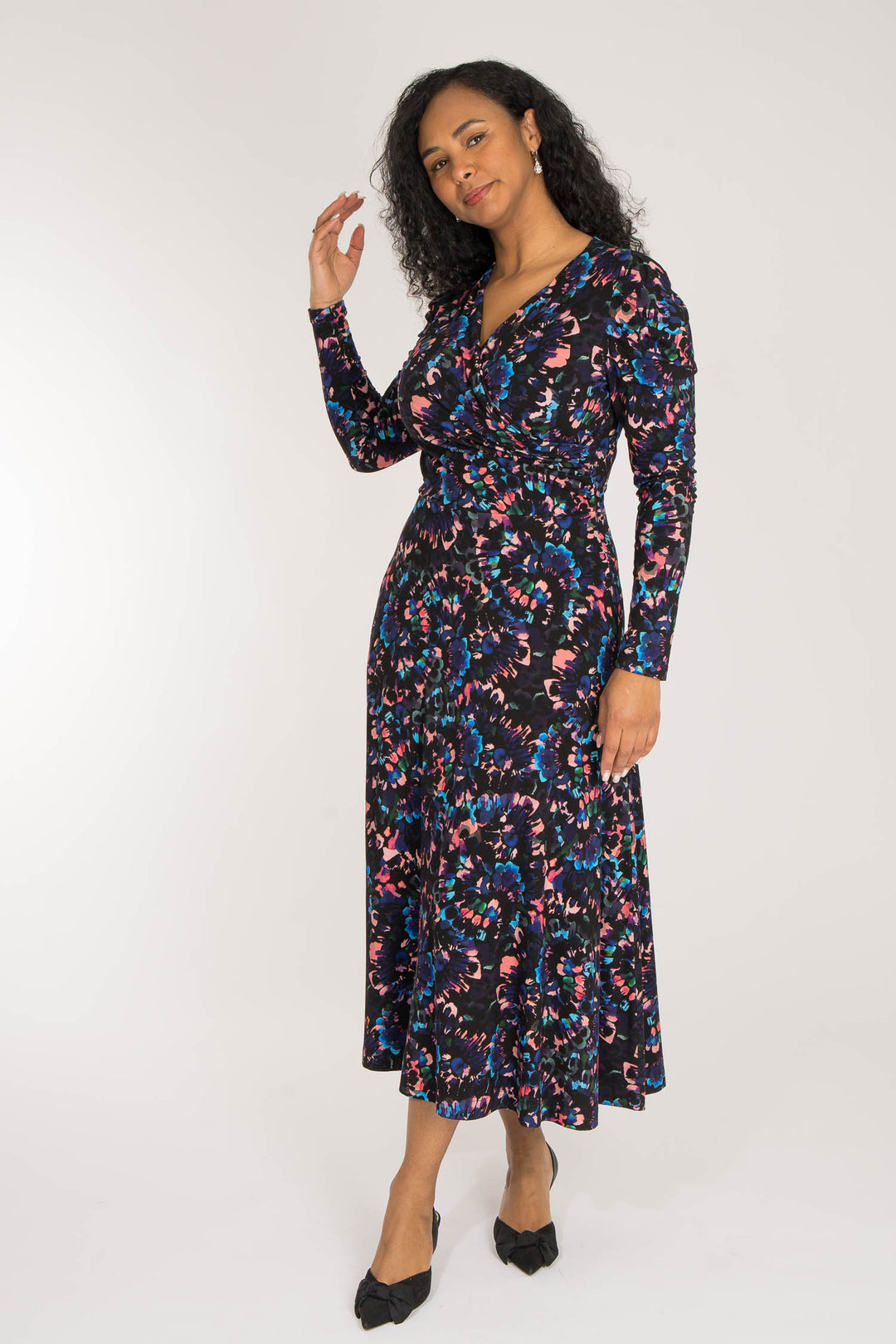 Closed wrap printed midi jersey dress - Blue-Pink - Mönstrad, vadlång klänning i stretchig trikå