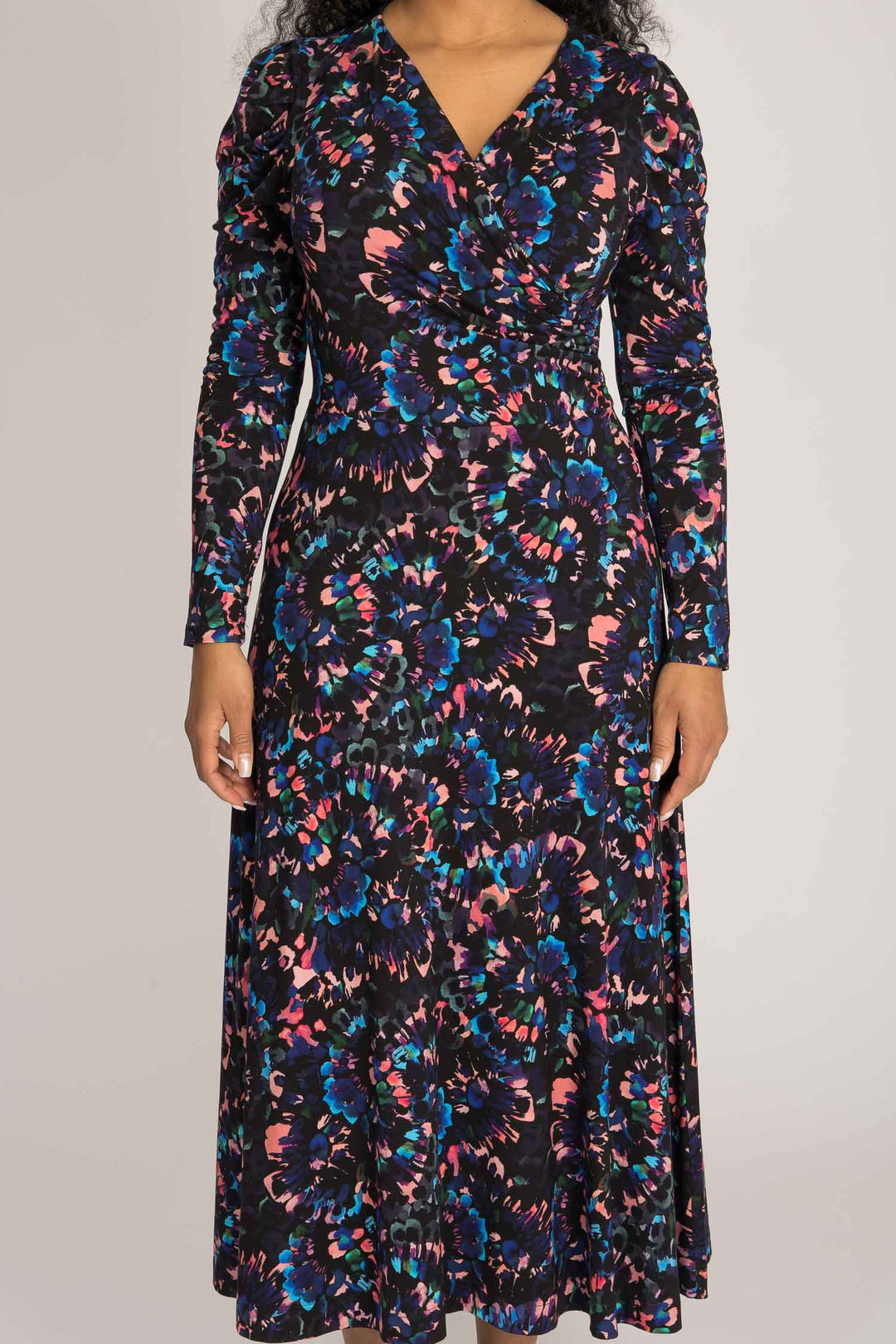 Closed wrap printed midi jersey dress - Blue-Pink - Mönstrad, vadlång klänning i stretchig trikå