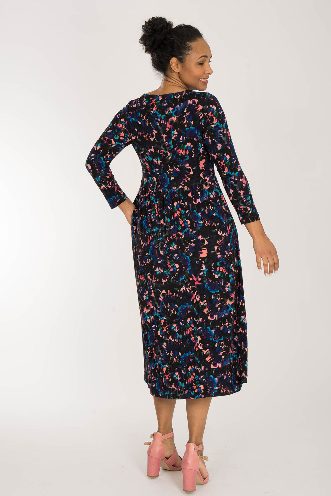 Ideal printed midi jersey dress - Blue-Pink - Vadlång, mönstrad klänning i trikå