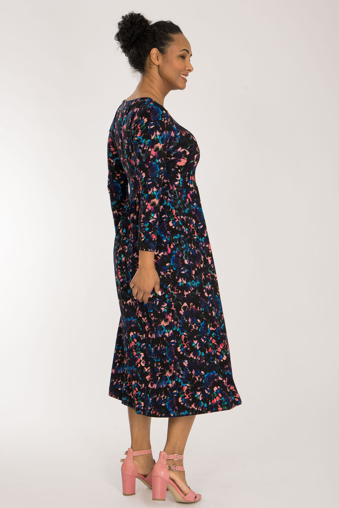 Ideal printed midi jersey dress - Blue-Pink - Vadlång, mönstrad klänning i trikå