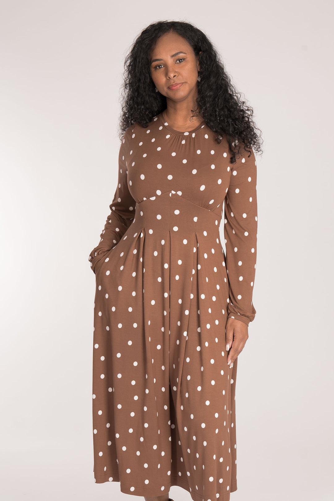 Pleated waist printed midi jersey dress - Brown dot - Mönstrad vadlång klänning i trikå