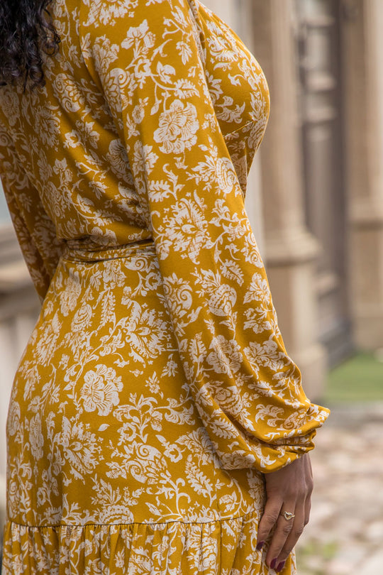 Frill printed midi wrap jersey dress - Ochre - Vadlång omlottklänning i trikå