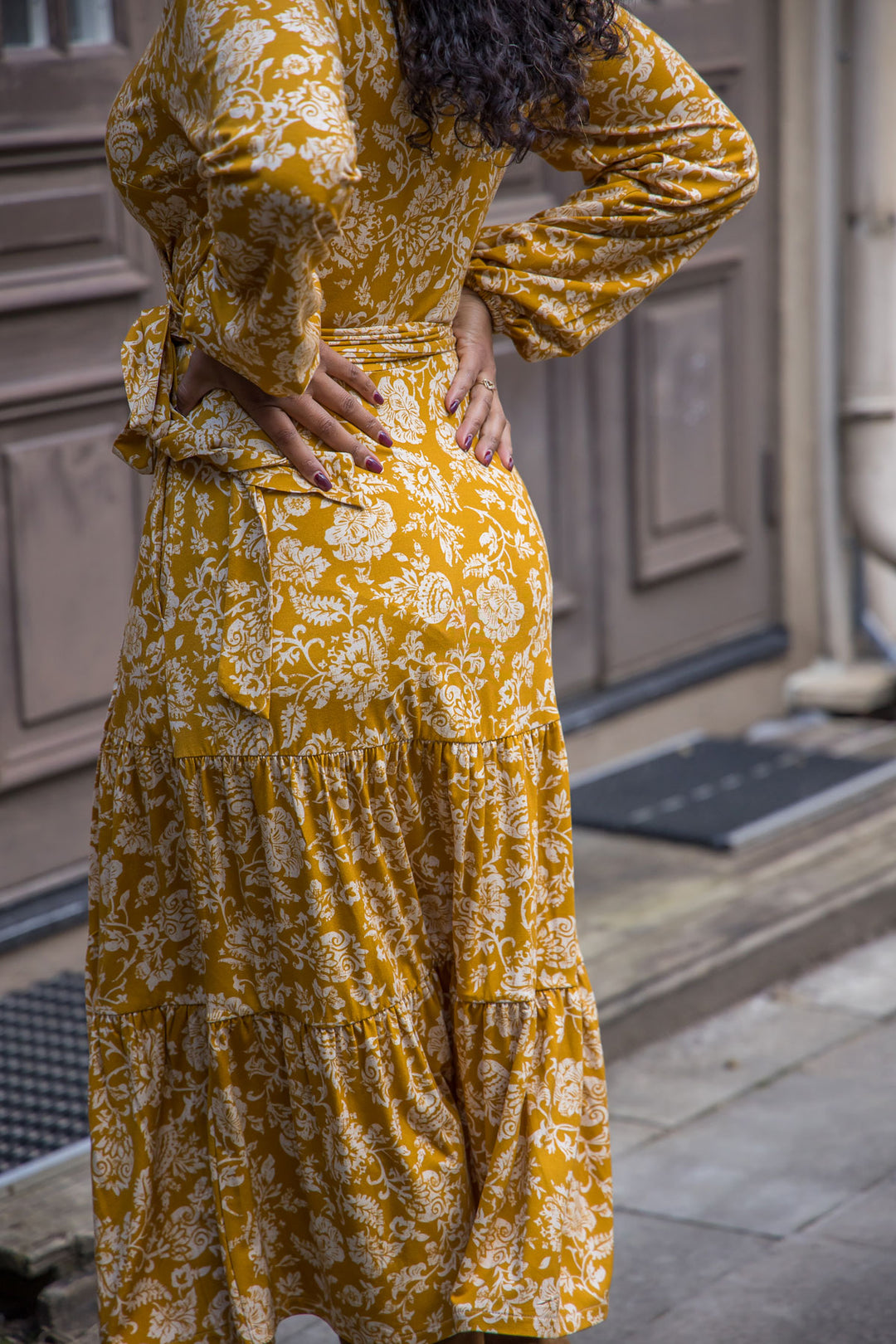 Frill printed midi wrap jersey dress - Ochre - Vadlång omlottklänning i trikå