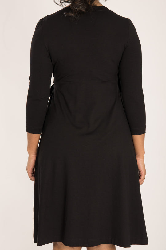 Loose fit short wrap jersey dress - Black - Knälång, omlottklänning i trikå