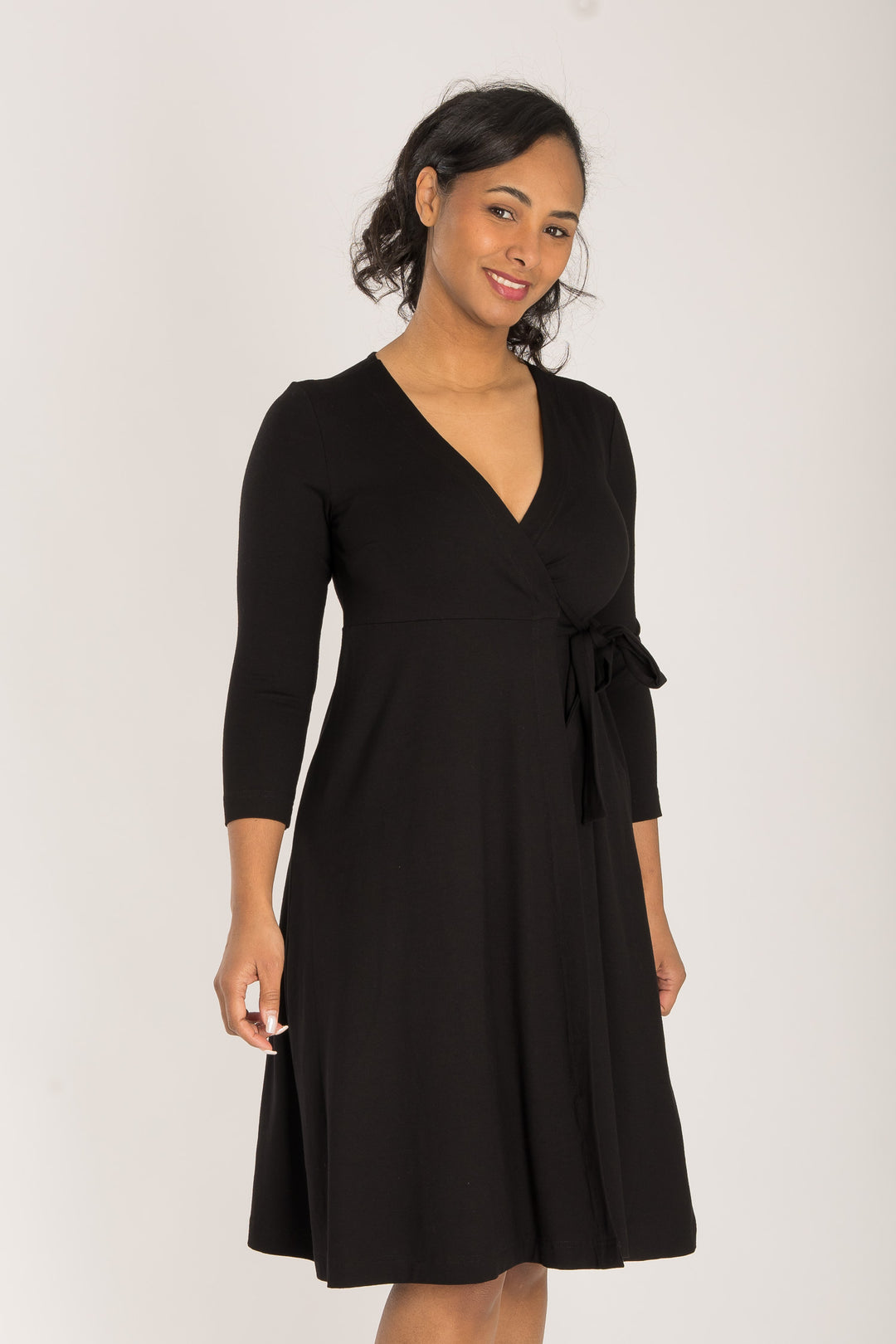 Loose fit short wrap jersey dress - Black - Knälång, omlottklänning i trikå