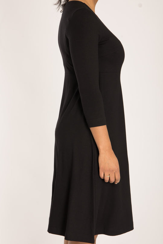 Loose fit short wrap jersey dress - Black - Knälång, omlottklänning i trikå