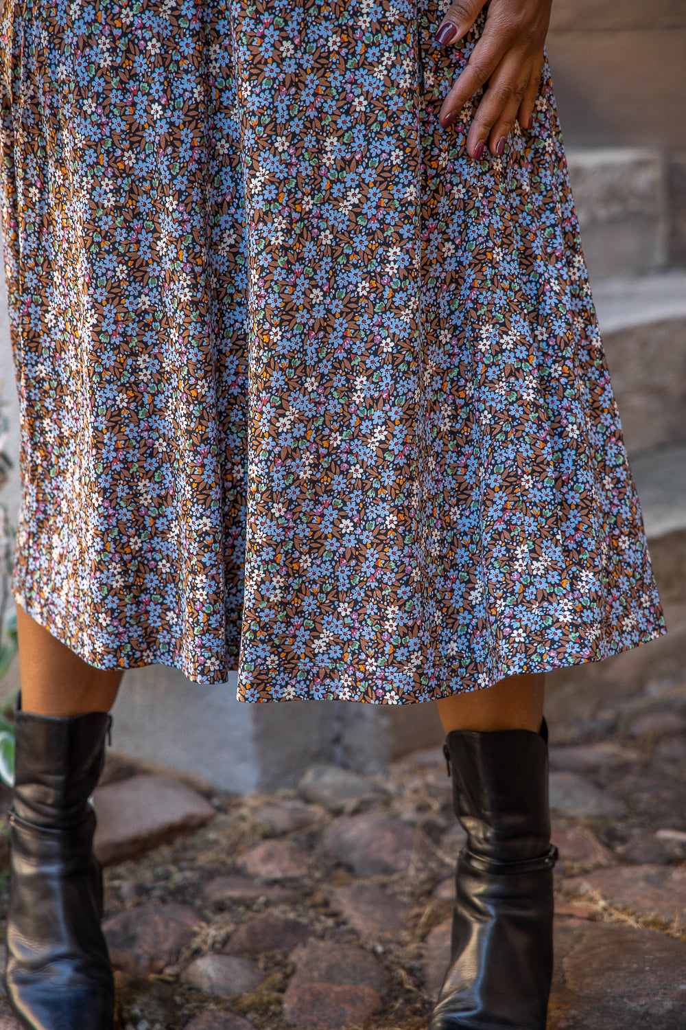 Bestie printed midi wrap jersey dress - Brown flowers - Vadlång omlottklänning i trikå