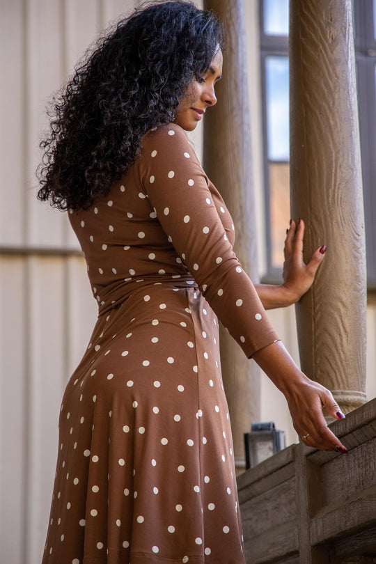 Bestie printed short wrap jersey dress - Brown dot - Knälång omlottklänning i trikå