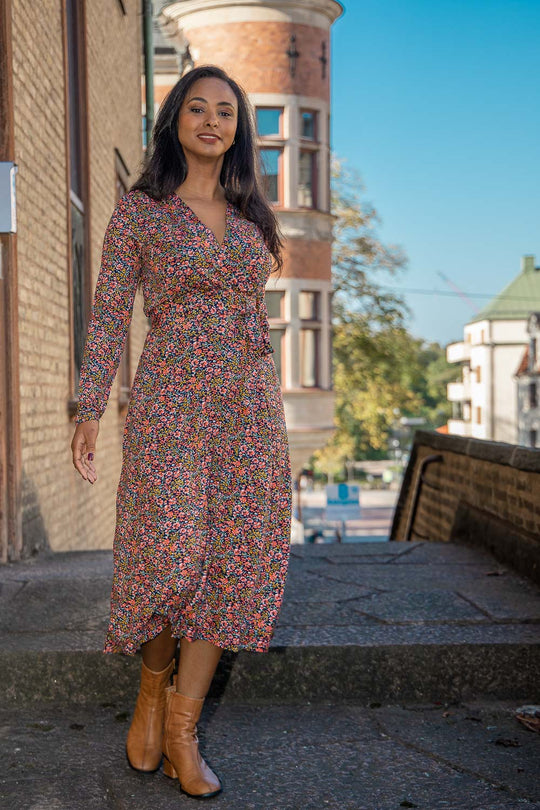 Essential printed midi jersey dress - Navy flowers - Mönstrad vadlång klänning i trikå