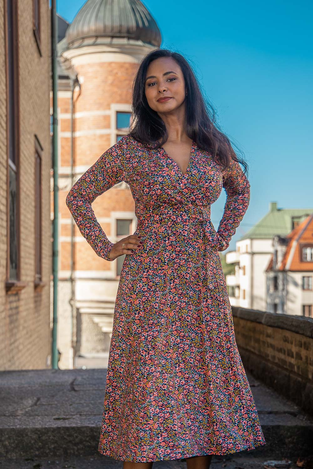 Essential printed midi jersey dress - Navy flowers - Mönstrad vadlång klänning i trikå