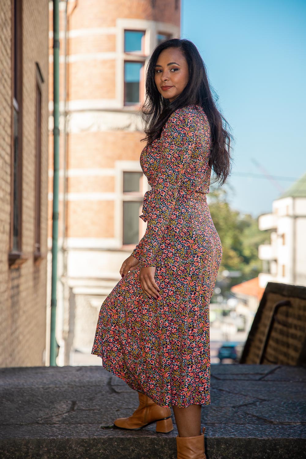 Essential printed midi jersey dress - Navy flowers - Mönstrad vadlång klänning i trikå