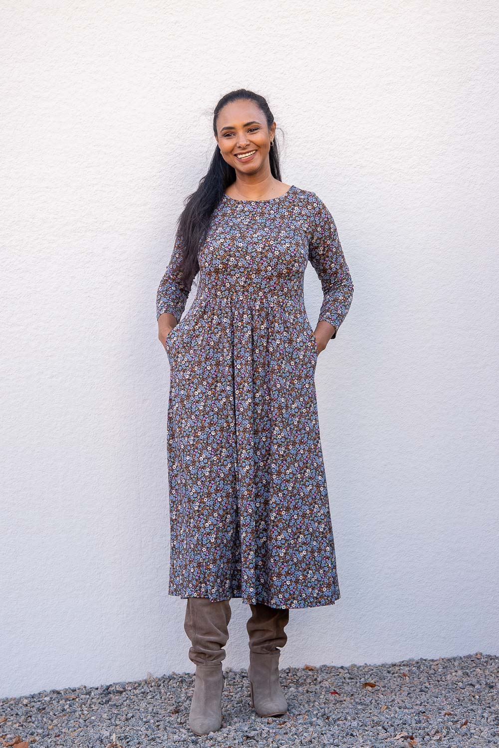 Ideal printed midi jersey dress - Brown flowers - Vadlång, mönstrad klänning i trikå