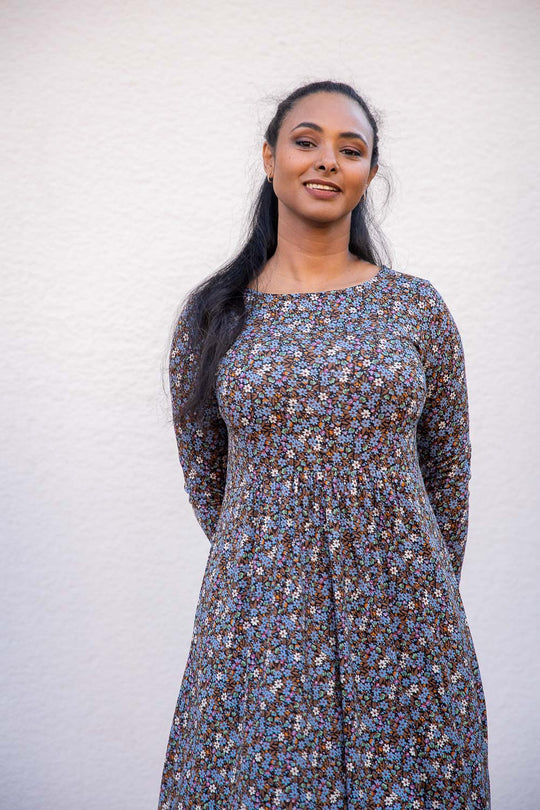 Ideal printed midi jersey dress - Brown flowers - Vadlång, mönstrad klänning i trikå