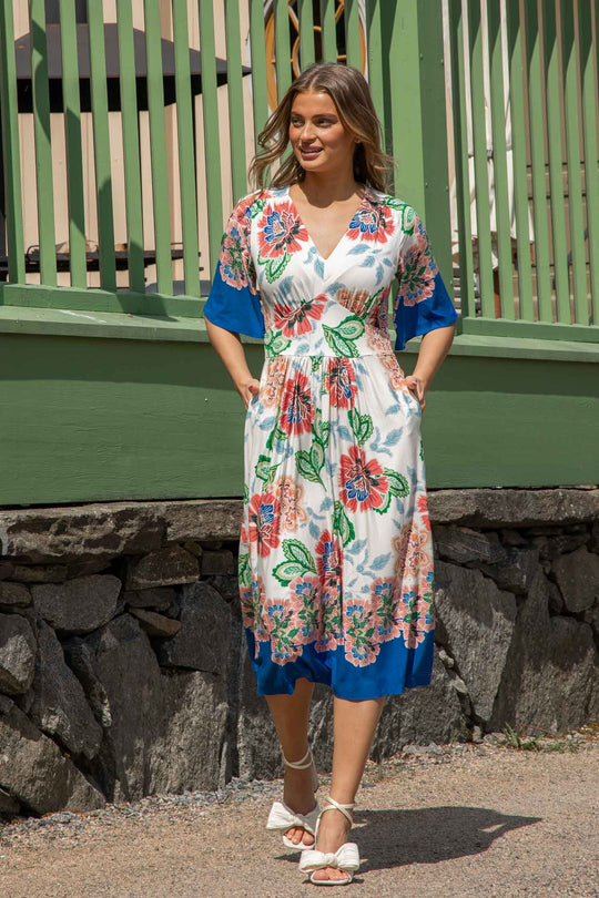 Nina bell sleeve printed short jersey dress - Blue - Mönstrad knälång klänning i trikå