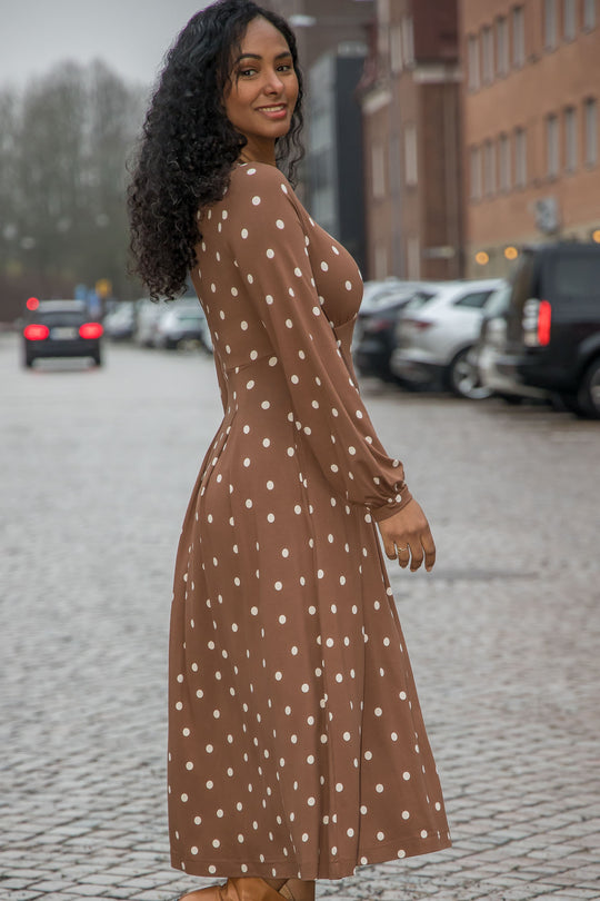 Pleated waist printed midi jersey dress - Brown dot - Mönstrad vadlång klänning i trikå