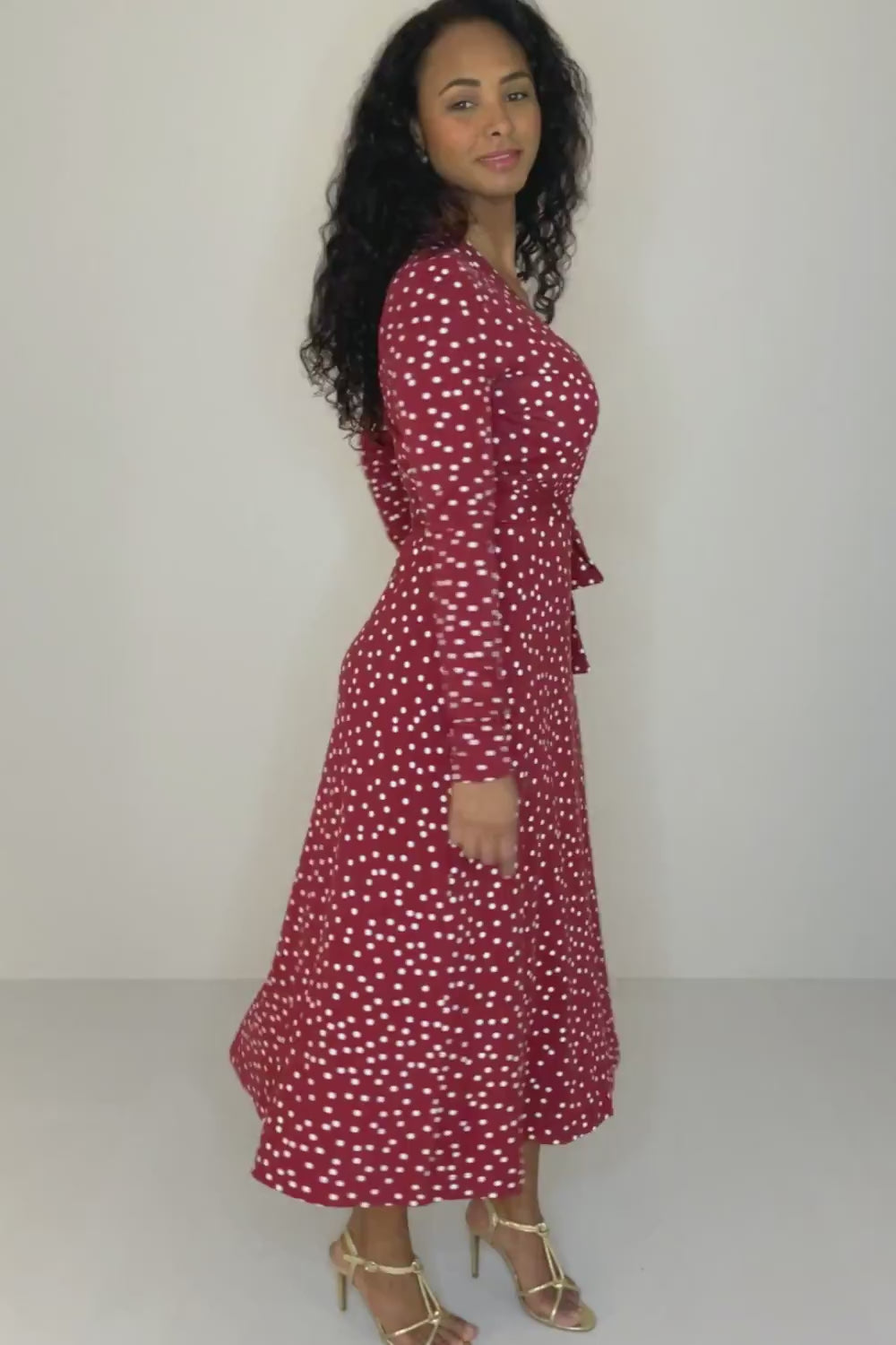 Bestie printed midi wrap jersey dress - Dark red dot - Vadlång, prickig omlottklänning i trikå